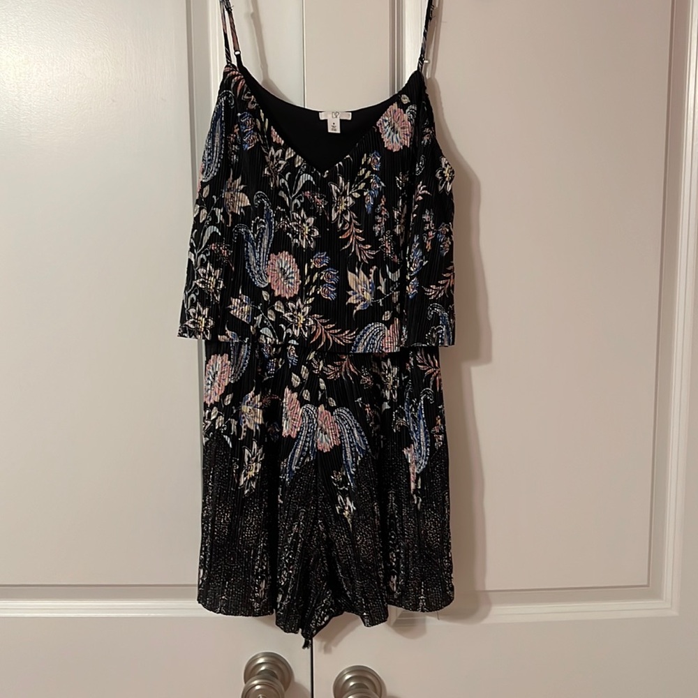 BP floral Romper 🌸 - Picture 2 of 4